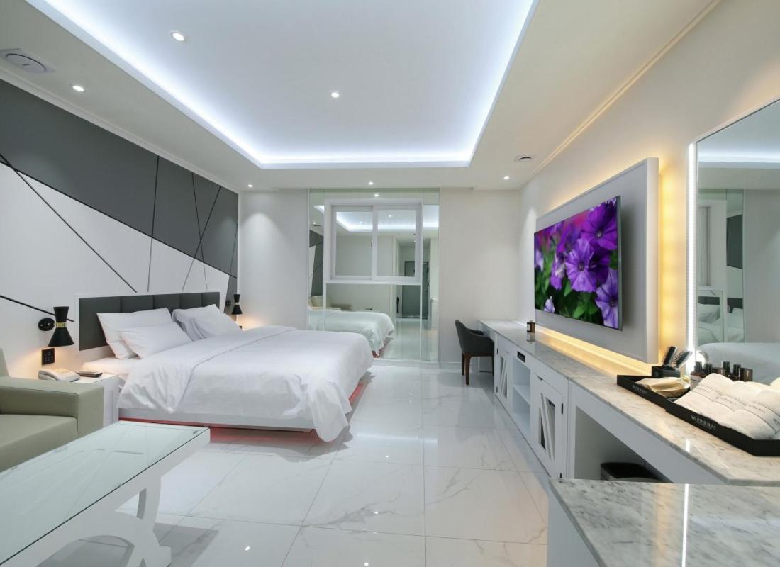 Wj Hotel Pool House Wonju Exterior foto