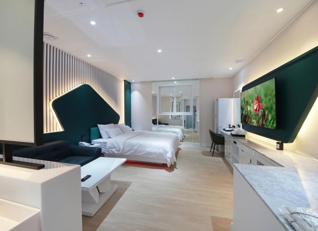 Wj Hotel Pool House Wonju Exterior foto